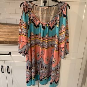 Beautiful bright colors. Fun flowy dress